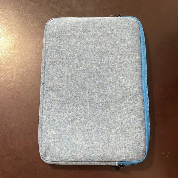 MacBook Air 11” shell and blue soft case - Picture 4 of 6
